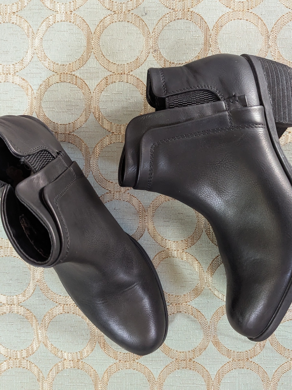 B.o.c. Black Leather Ankle Boots - Sleek Chelsea Style